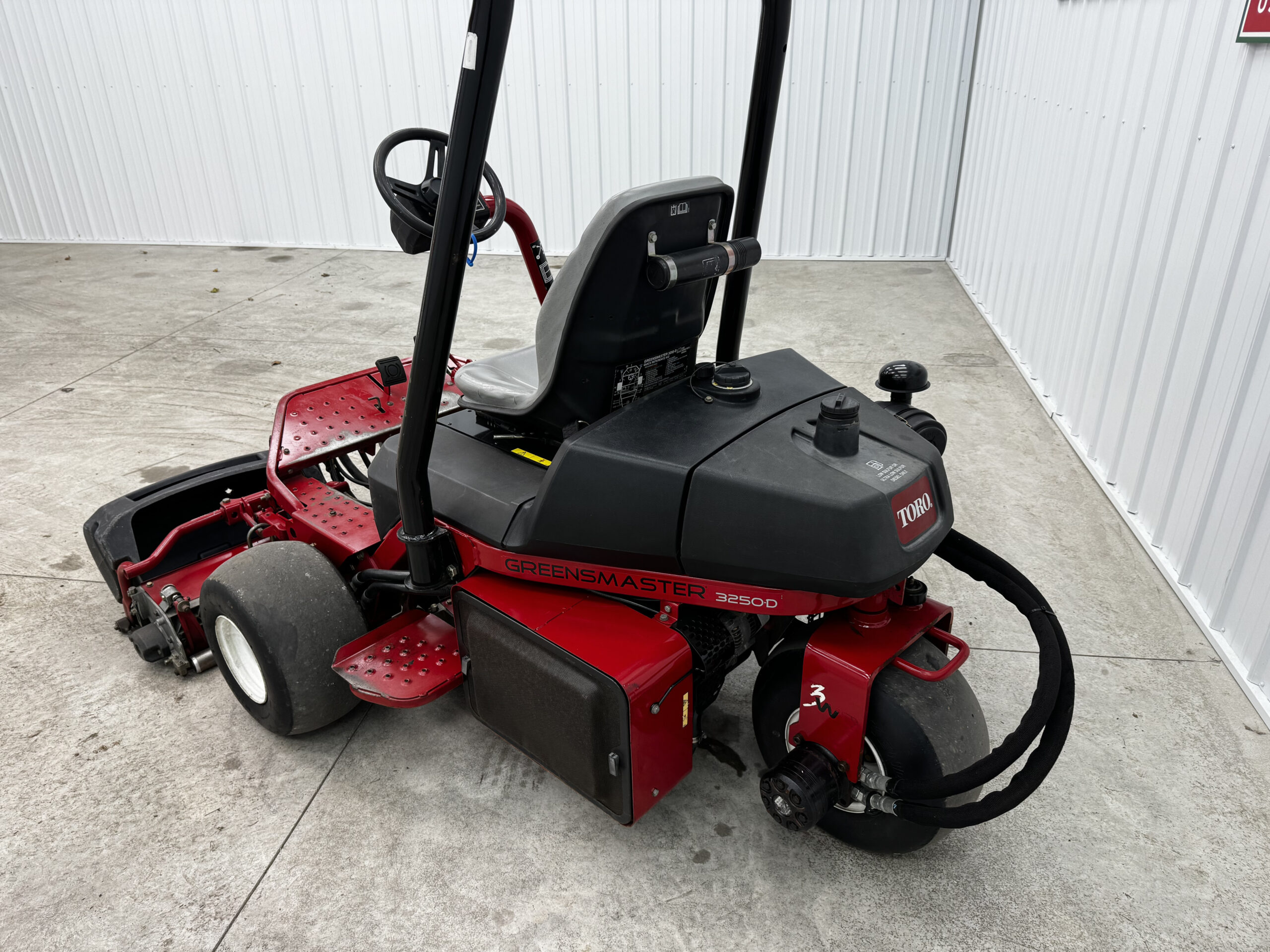 2008 Greensmaster 3250 Diesel 3WD Greensmower - Toro - Image 9