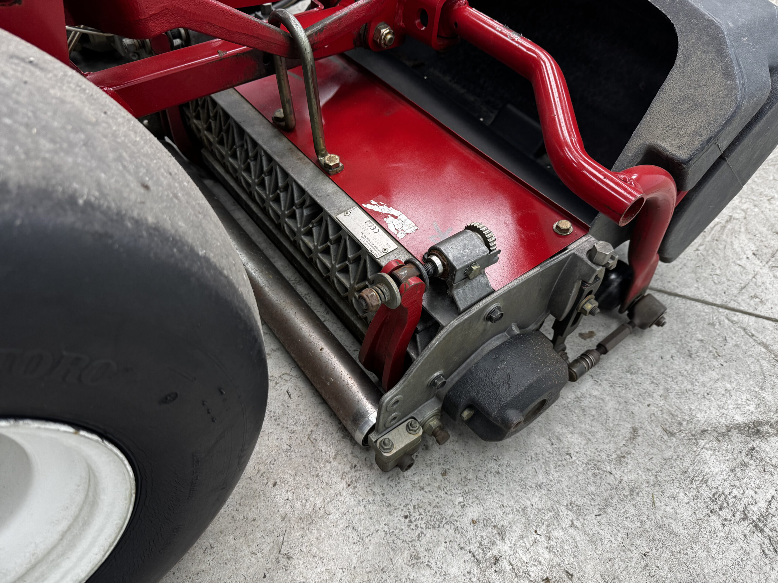 2008 Greensmaster 3250 Diesel 3WD Greensmower - Toro - Image 11