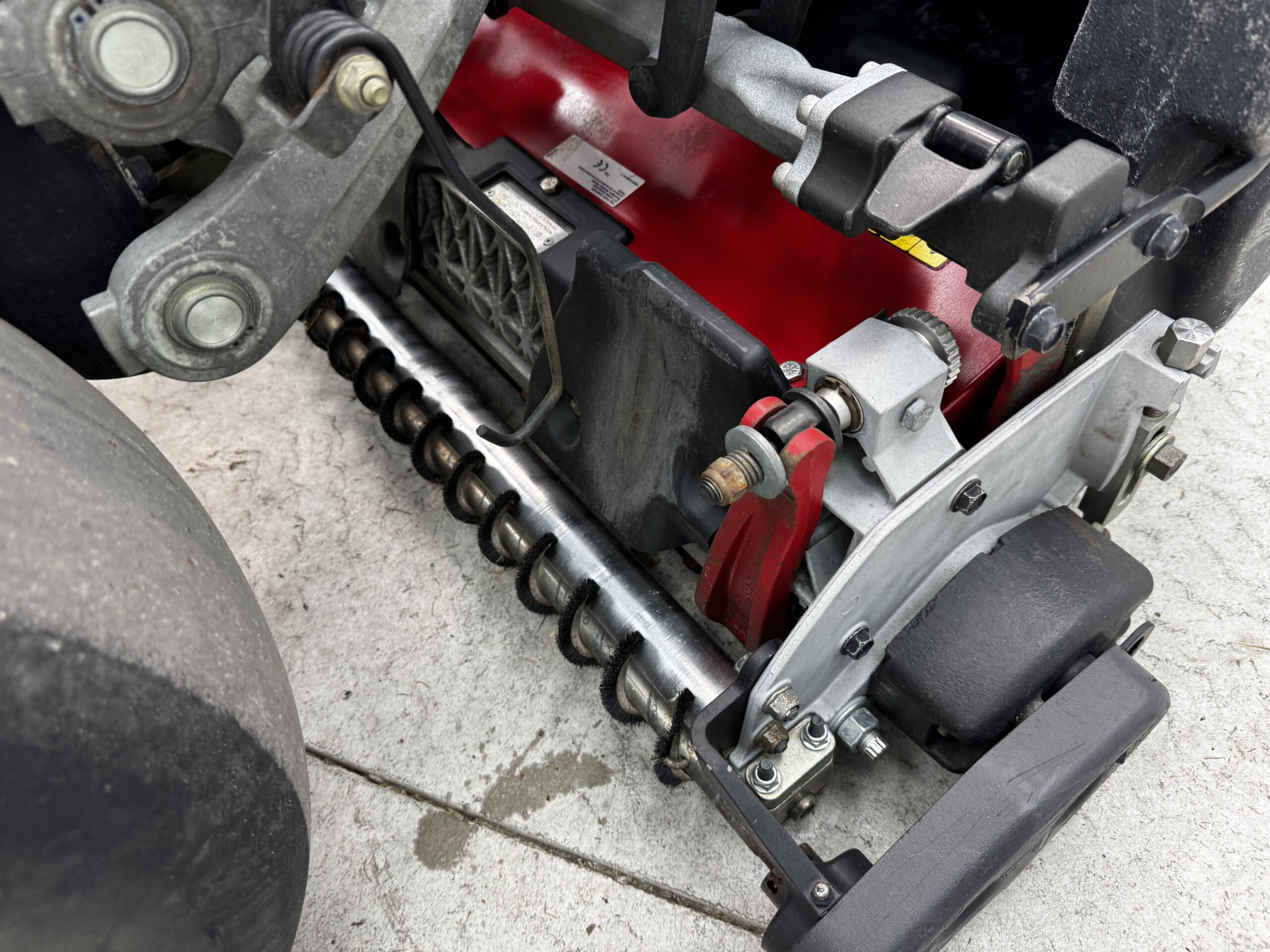 2011 Greensmaster Triflex 3420 Hybrid Diesel 3WD Electric Reel Greens Mower - Toro - Image 7