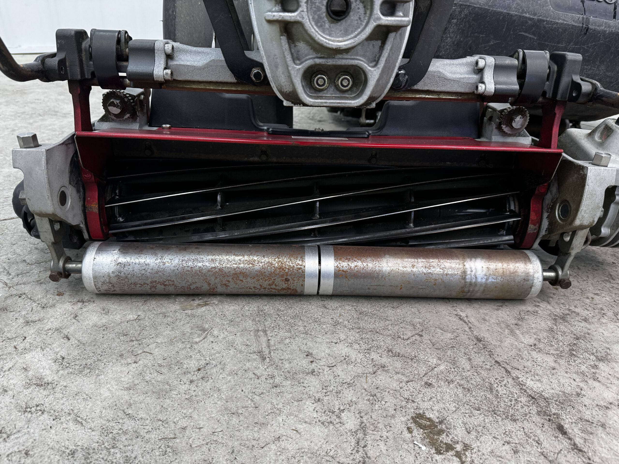 2011 Greensmaster Triflex 3420 Hybrid Diesel 3WD Electric Reel Greens Mower - Toro - Image 8